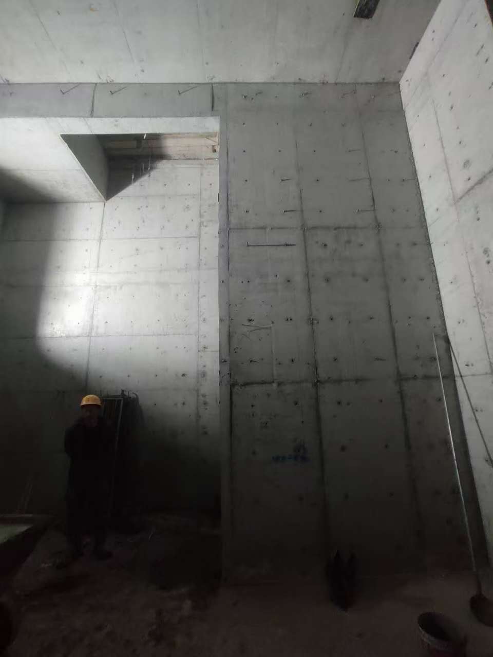 丹东墙上开槽钢筋断了有影响吗